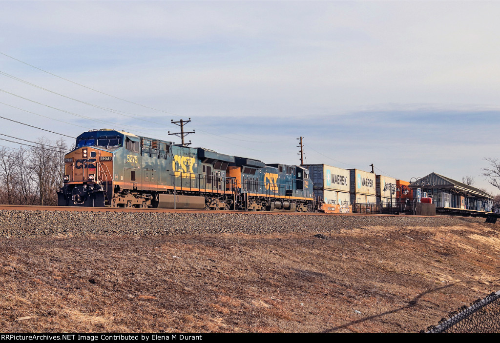 CSX 5275 on I-104